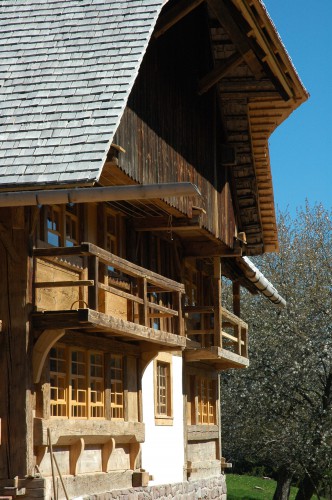 Projektbild Sanierung des historischen Roethenlochhofs bei Unterkirnach, Schwarzwald mit Link zur Projektseite, Neubaustandard