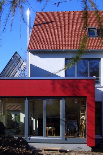 Projektbild Erweiterung und Sanierung einer Doppelhaushaelfte in Karlsruhe mit Link zur Projektseite, Neubaustandard
