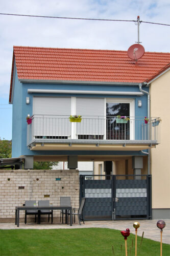Projektbild Anbau und Sanierung eines Zweifamilienhauses in Karlsruhe mit Link zur Projektseite, Effizienhaus 100