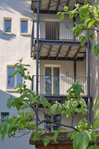 Projektbild Balkone und Wohnungssanierung Mehrfamilienhaus in Karlsruhe mit Link zur Projektseite